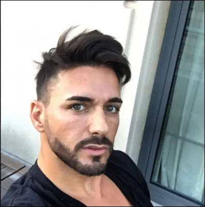 Avec qui Thomas sort-il ?