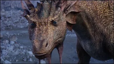 Dans le troisième volet des films, pourquoi Eustache se transforme-t-il en dragon ?