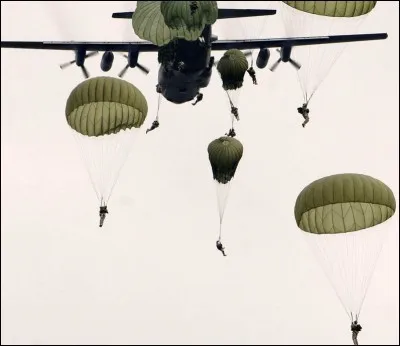 Quel est le cri de guerre des parachutistes américains ?