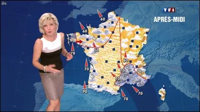 Sur quelle chaîne Évelyne Dhéliat présente-t-elle la météo ?