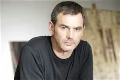 Avant de l'envoyer en prison, Patrick demande une dernière chose à Karim ; quoi ?