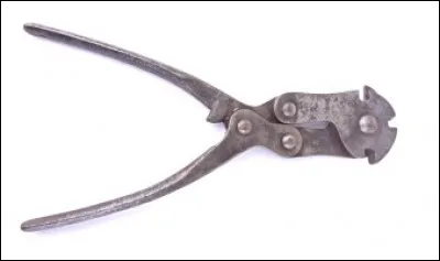 Quel est cet outil très pratique à la campagne et en bordure des prairies délimitées par une clôture ?