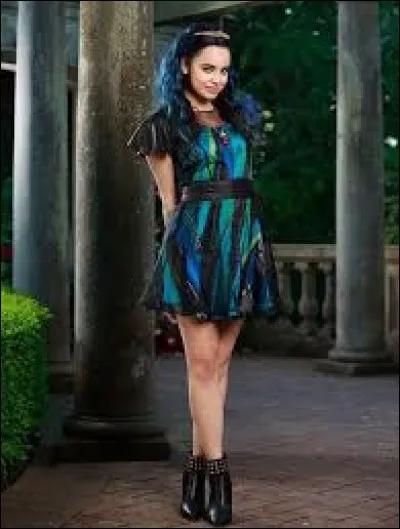 Comment s'appelle l'actrice qui joue le rôle d'Evie ?