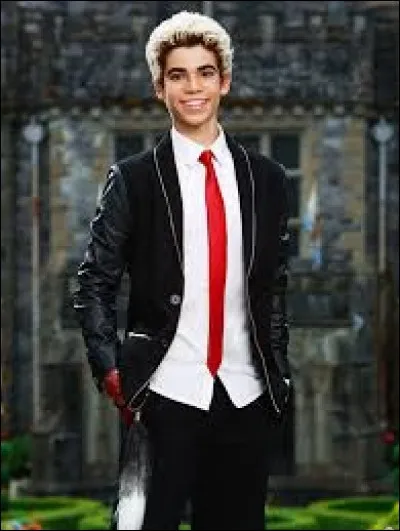 Comment s'appelle l'acteur qui joue le rôle de Carlos ?