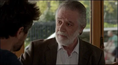 Comment s'appelle le père de Caroline ?