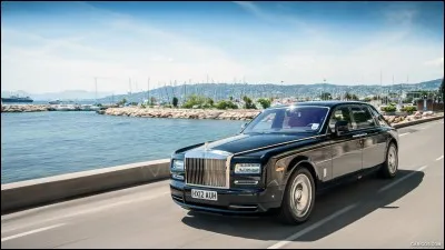 Comment s'appelle ce modèle de Rolls-Royce ?