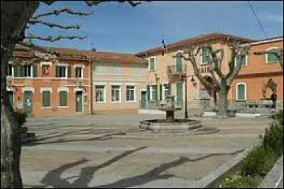 Ville azuréenne de l'arrondissement de Marseille, La Destrousse se trouve dans le département ...