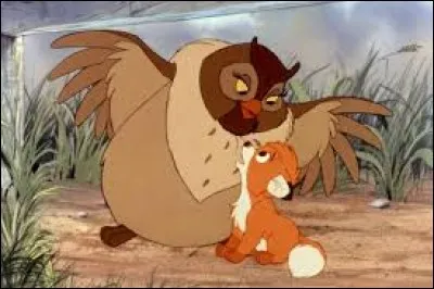 Quelle chouette de dessin animé apporte son soutien à un renardeau ?