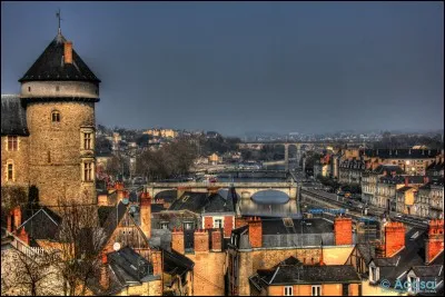 LAVAL - De quel département cette ville est-elle le chef-lieu ?