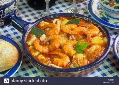 La "caldeirada", autre spécialité galicienne est une soupe de poissons semblable à/au :
