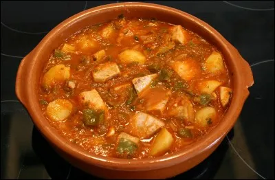 Poursuivons avec le "marmitako", ragoût dont le nom provient du mot "marmita", récipient dans lequel il se prépare. Il est à base de pommes de terre et de :