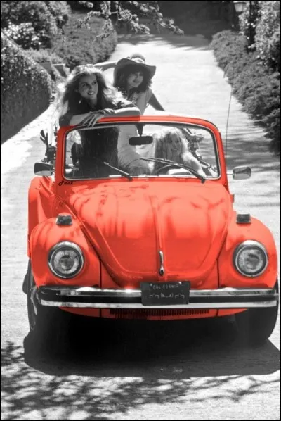 C'était en 1965, et ils chantaient "Baby you can drive my car" :
