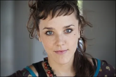 Quelle chanson a lancé la carrière d'Isabelle Geffroy, plus connue sous son pseudo de "Zaz" ?