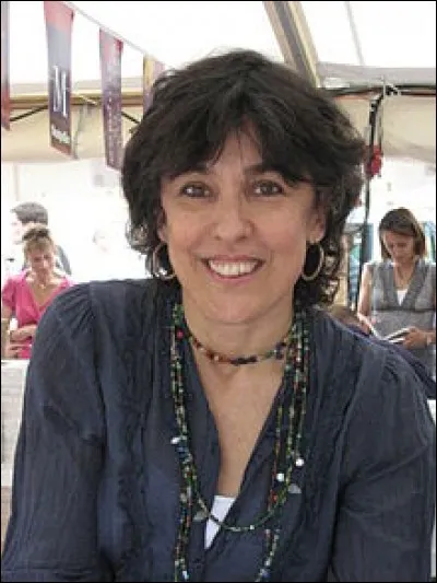 Quelle est l'une des autres activités d'Isabelle Alonso, surtout connue comme chroniqueuse radio et télé ?