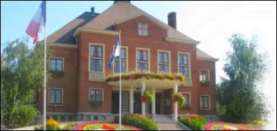 Rosières-en-Santerre, bourg de 3000 habitants, a été reconstruit après sa destruction au cours de la Grande Guerre. Dans quel département se trouve-t-il ?