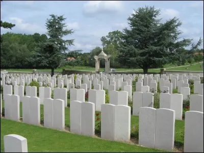 Quelle est cette commune, près de l'embouchure de la Somme, qui possède le plus grand cimetière chinois d'Europe ?