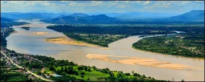 Lequel de ces fleuves traverse le Laos ?