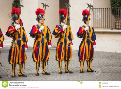 De quel pays sont originaires les gardes de l'armée du Vatican ?