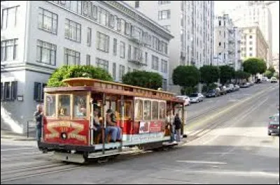 Comment sont surnommés les tramways à traction par câble que l'on trouve dans la ville de San Francisco ?