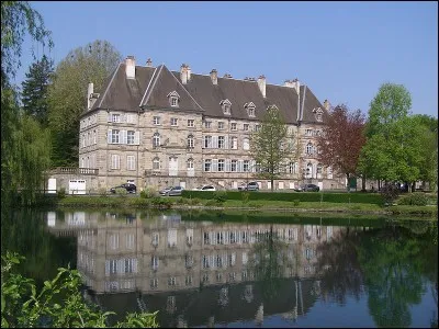 C'est à Lure que le sapeur Camember est né sous la plume de Christophe en 1890. Comment s'appellent ses habitants ?