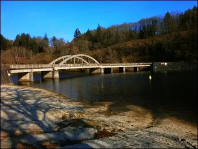 A 600m d'altitude, la source du Bois-Brûlé fait la singularité de Châtelus-en-Marcheix, dont les habitants sont...