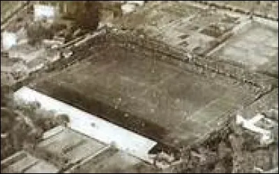 Le premier nom du stade où jouaient les Olympiens était :