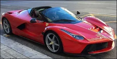 Quelle est la puissance maximale du modèle Ferrari LaFerrari ?