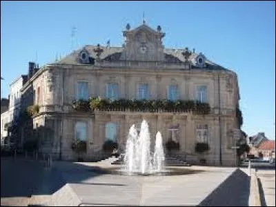 Belle ville du Nord reconnue internationalement pour sa dentelle. Quelle est cette ville ?