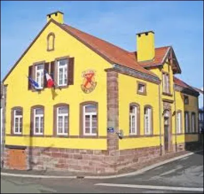 Petit tour en Lorraine, à Saint-Louis. Village connu pour son Plan Incliné (Plan Incliné de Saint-Louis-Arzviller) et sa cristallerie, il se situe dans le département ...