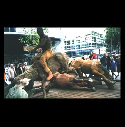 Qui est l'auteur de ces sculptures ?