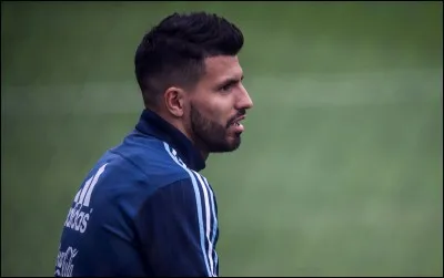 Quelle est la couleur de cheveux de Sergio Aguero ?