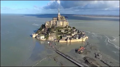 Elle est le résultat de l'attraction de la Lune et du Soleil