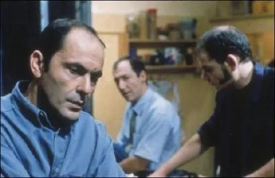 Georges est hberg par un couple d'amis Jacques et Martine, il attend en compagnie d'autres personnes, un invit clbre dans les mdias, pour dner. L'invit arrive avec deux heures de retard;