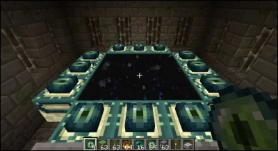 Combien de piliers d'obsidienne sont dans la dimension de l'Ender ?