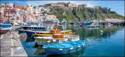 Qui a chanté "Capri c'est fini" ?