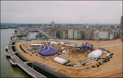 Qui a chanté "Comme à Ostende" ?