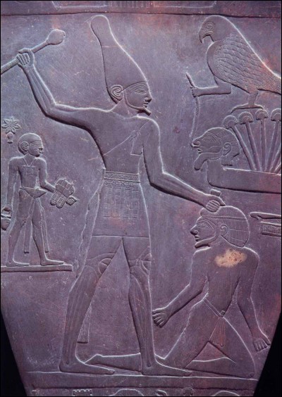 Qui fut le premier pharaon d'Egypte ayant réunifié la Haute et la Basse-Egypte ?