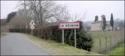 Nous ne sommes pas dans les îles mais bien en métropole. Nous sommes à l'entrée de La Réunion, village Lot-et-Garonnais situé dans l'ancienne région ...