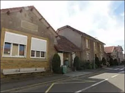 Nous partons maintenant dans le Grand-Est, à Montigny-sur-Chiers. Village du Pays Haut, dans l'arrondissement de Briey, il se trouve dans le département ...