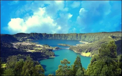 A qui appartiennent les Açores ?