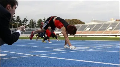 En combien de secondes, Kenichi Ito a-t-il battu le record du monde du 100 mètres à 4 pattes ?