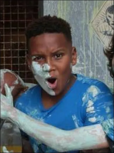 Gabriel sait jouer de quel instrument ?