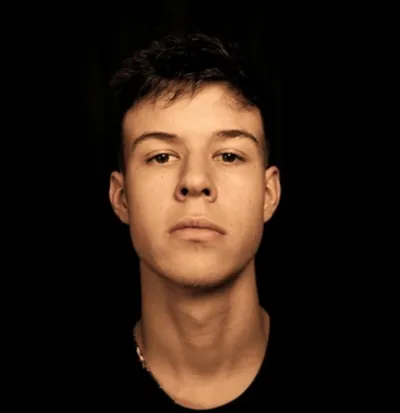 Quel est ce YouTubeur ?