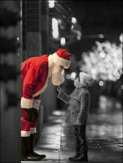 Qui se déguise en Père Noël dans le film "Le Père Noël est une ordure" ?