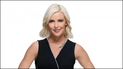 Renée Young est commentatrice sportive à la WWE, à SmackDown précisément . Elle est alors en couple avec un champion, lequel ?