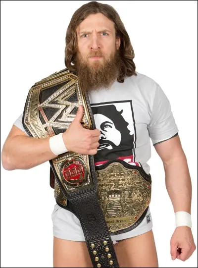 Qui dans la team Bellas est mariée à Daniel Bryan ?