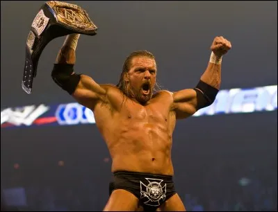 Avec qui Triple H est-il en couple ?