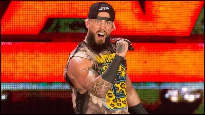 Avec qui Enzo Amore est-il en couple ?