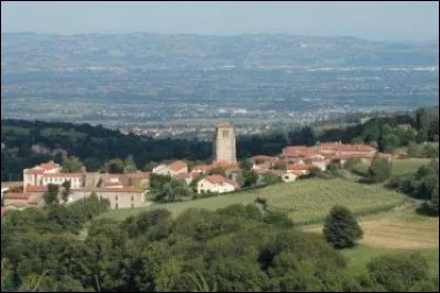 Verrières-en-Forez est une commune de moyenne montagne, située entre 500 et 1200 m d'altitude. Dans quel département se trouve-t-elle ?
