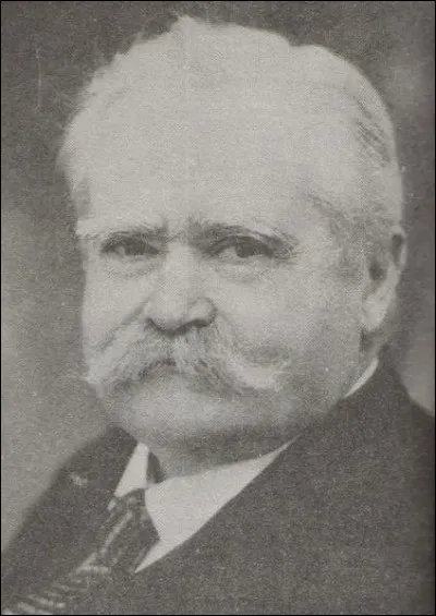 Ce dessinateur né à Lure en 1889 inventa la bande dessinée, dont le célèbre "Sapeur Camember" :